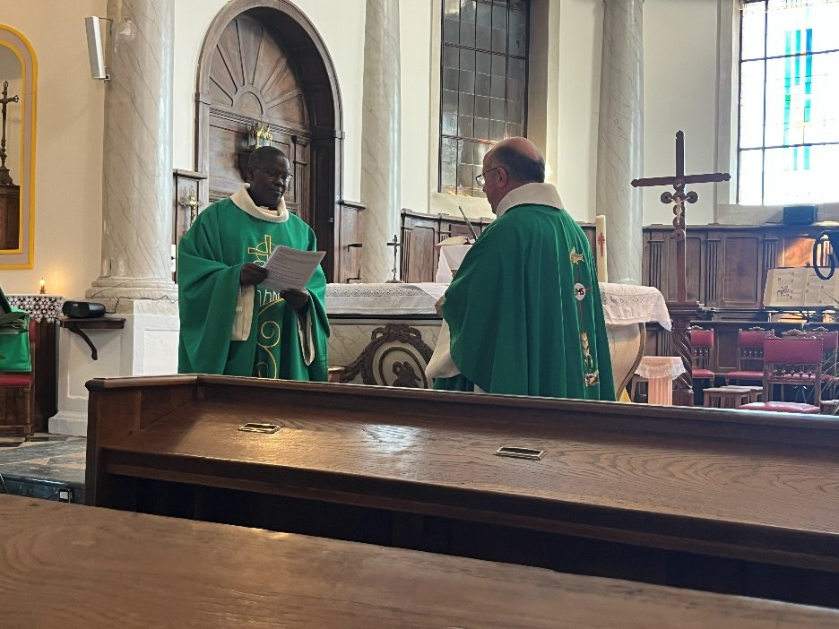 Installation du Père Célestin, curé de la paroisse