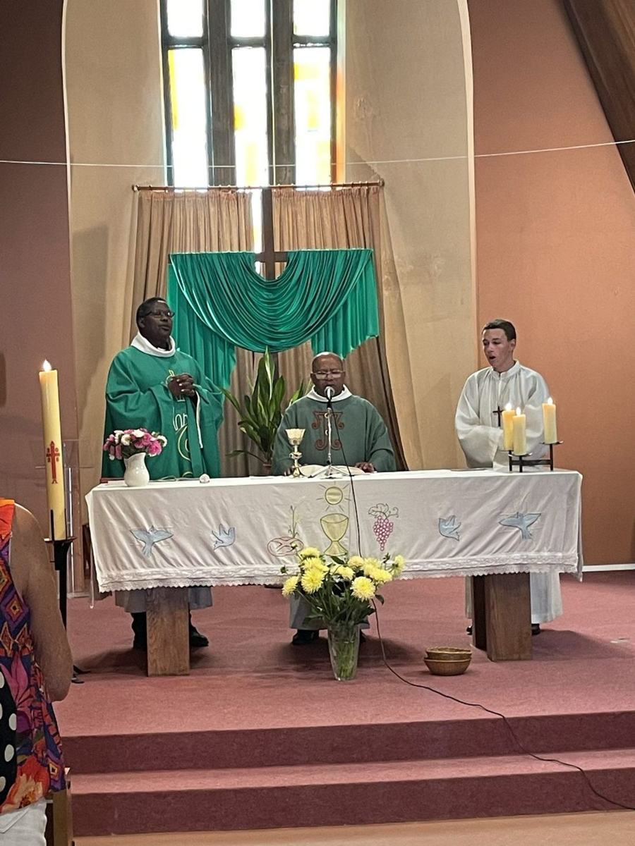 Messe de départ du père Honoré, à Ouroux-sur-Saône