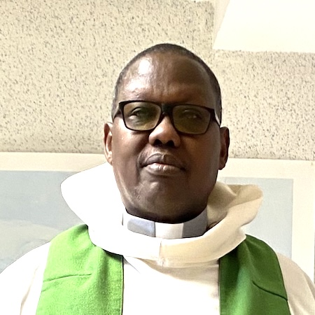 Honoré BOUDI, curé de la paroisse Saint Jean XXIII